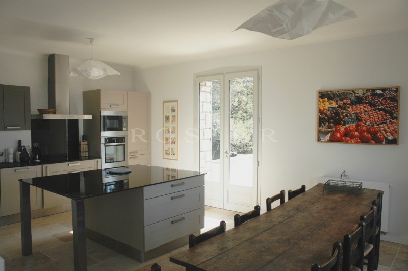 Luberon, for sale, close to the classified village of Roussillon, beautiful stone house, entirely renovated, with large garden and swimming pool