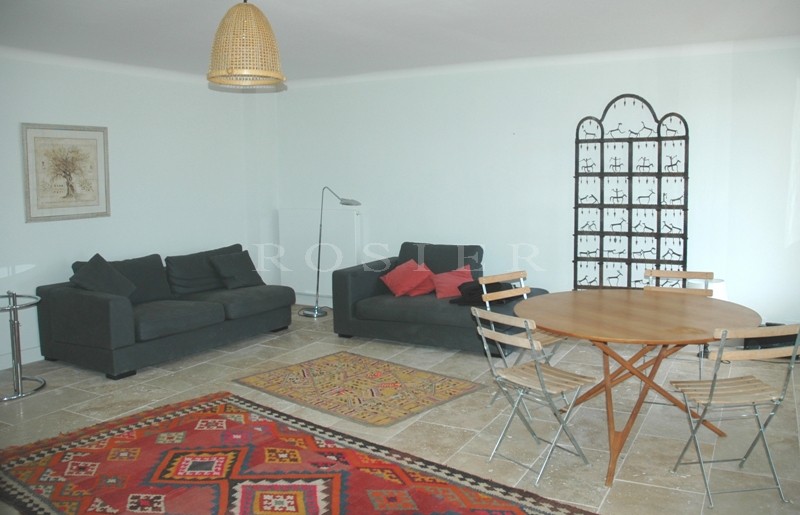 Luberon, for sale, close to the classified village of Roussillon, beautiful stone house, entirely renovated, with large garden and swimming pool