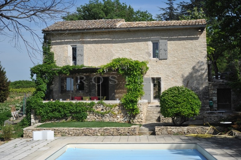 Luberon, close to the perched villages of Bonnieux and Menerbes, for sale, renovated farmhouse with more than 4.5 hectares of grounds