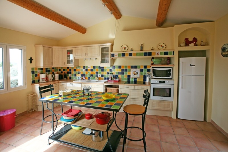 Luberon, for sale, villa with views of the Luberon and swimming pool on the outskirts of a village in Provence