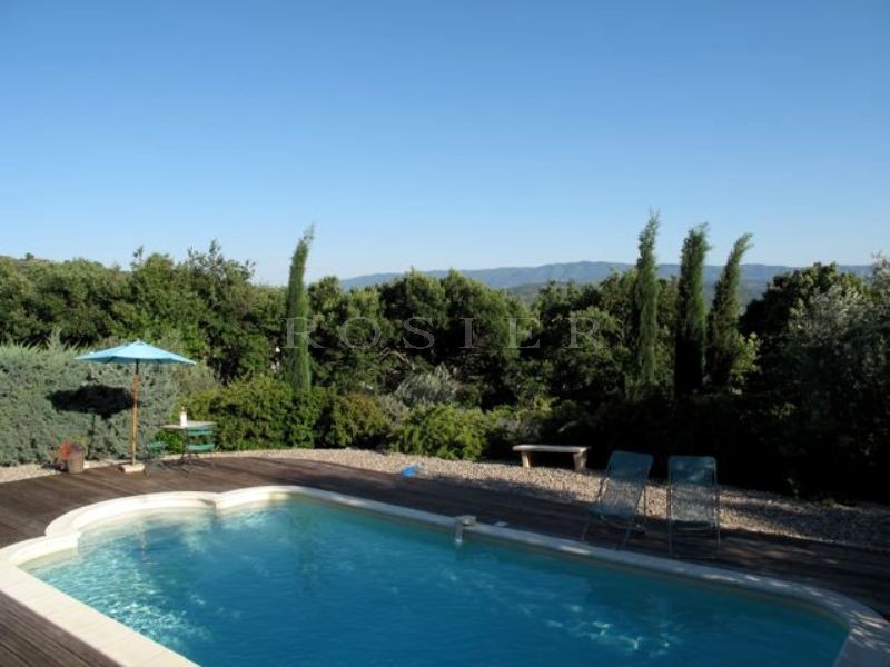 Luberon, for sale, villa with views of the Luberon and swimming pool on the outskirts of a village in Provence