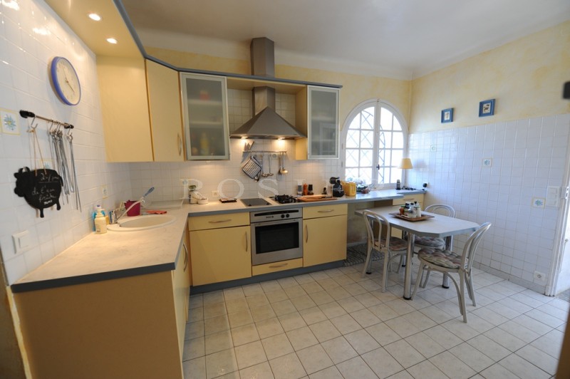 For sale, family home with swimming pool on 4.5 acres of land, close to a superb provencal village with shops.