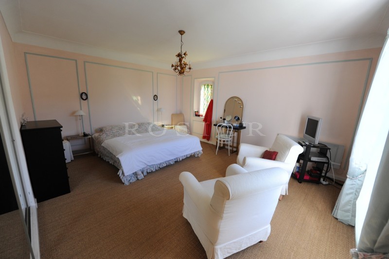 For sale, family home with swimming pool on 4.5 acres of land, close to a superb provencal village with shops.