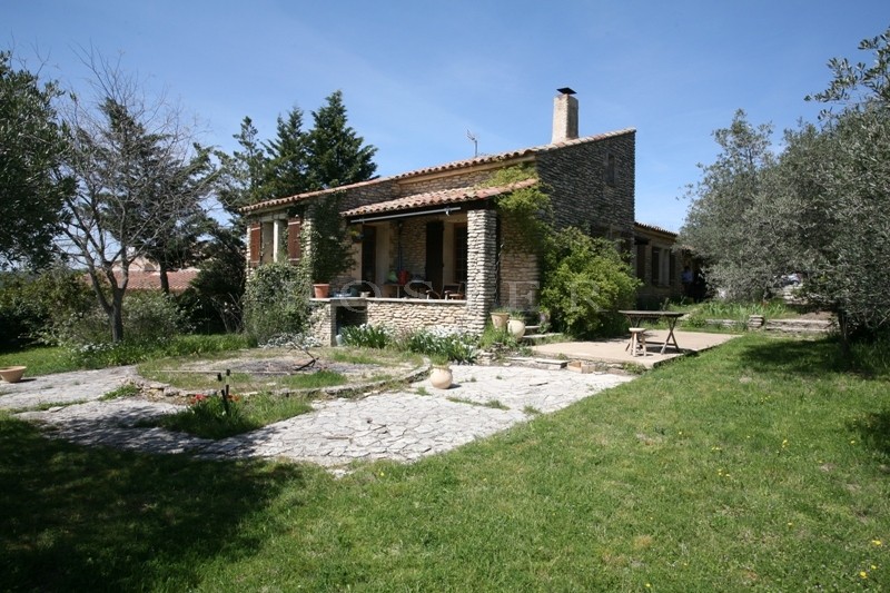 Gorde, close to the centre of the famous Luberon hilltop village, for sale, one storey stone house with a large garden
