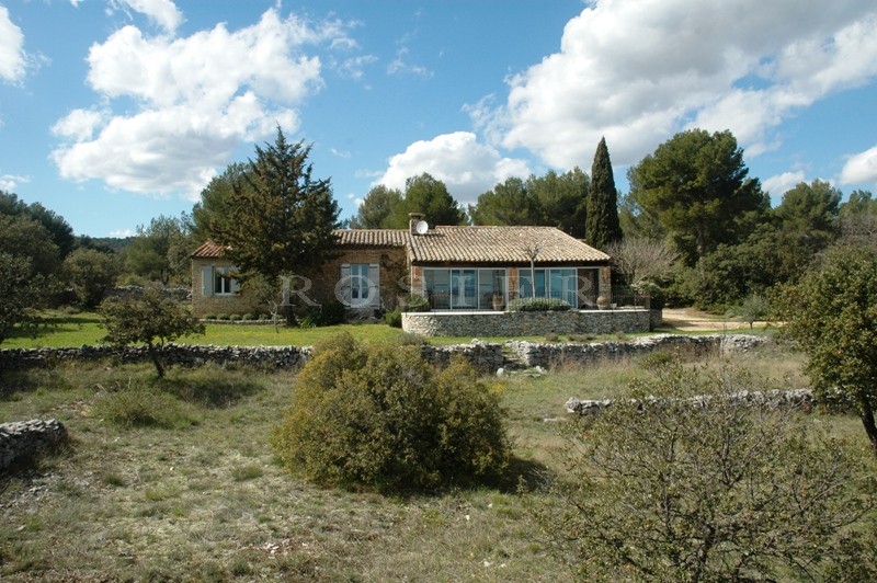In Luberon, near Gordes, for sale, great location, stone house, facing South,  with swimming pool and views on the valley 