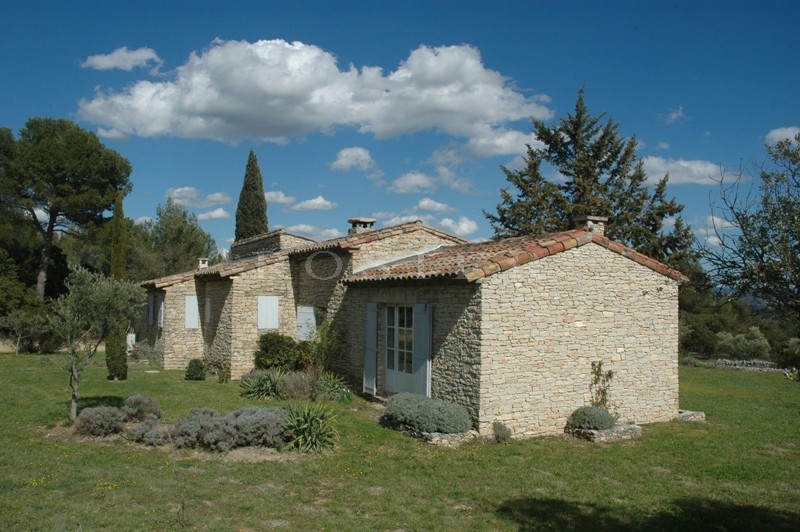 In Luberon, near Gordes, for sale, great location, stone house, facing South,  with swimming pool and views on the valley 