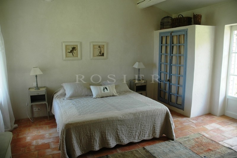 In Luberon, near Gordes, for sale, great location, stone house, facing South,  with swimming pool and views on the valley 
