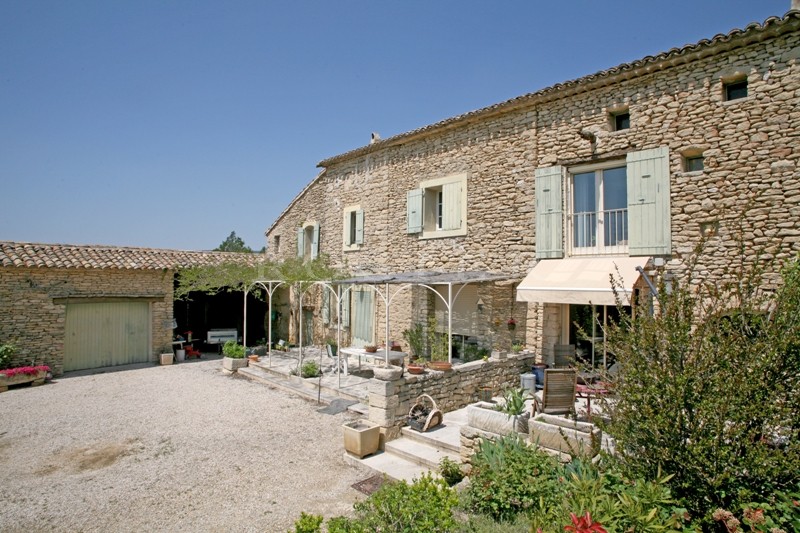 For sale, in Gordes in Luberon, authentic provençal stone built farmhouse with almost 4000 m² garden in a quiet area 