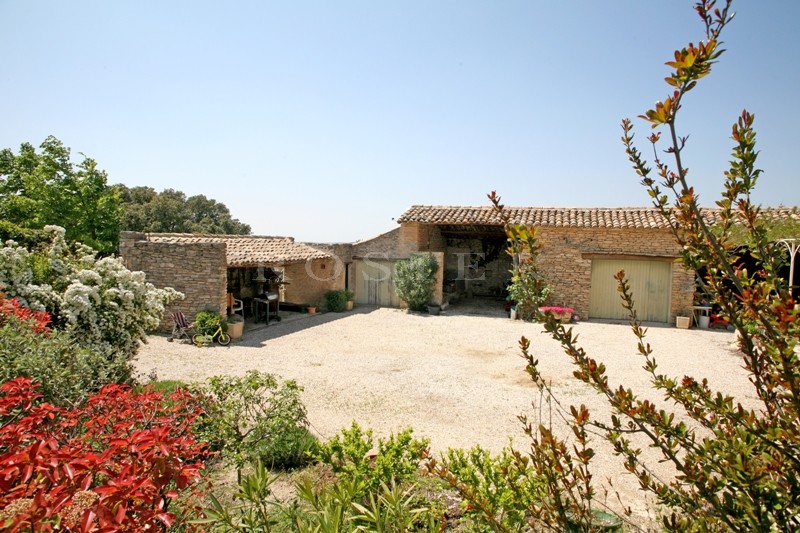 For sale, in Gordes in Luberon, authentic provençal stone built farmhouse with almost 4000 m² garden in a quiet area 