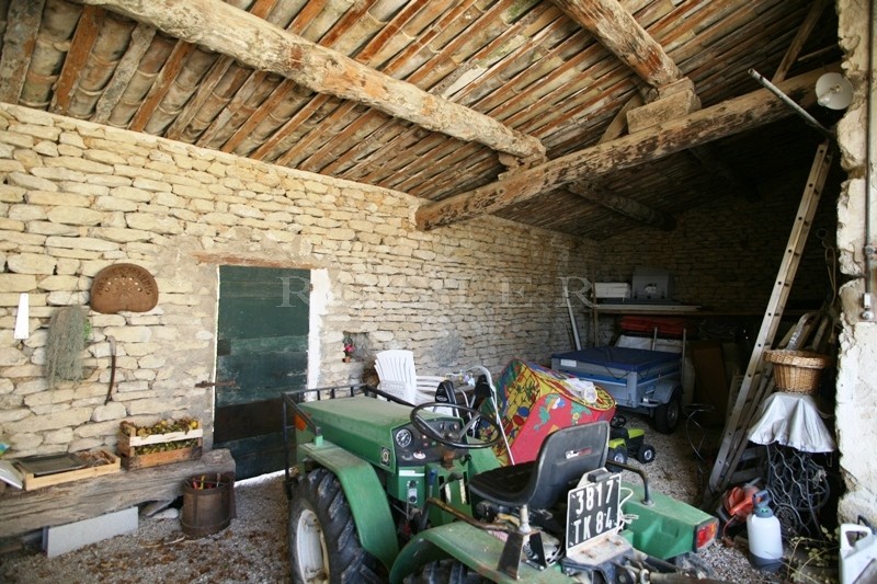 For sale, in Gordes in Luberon, authentic provençal stone built farmhouse with almost 4000 m² garden in a quiet area 