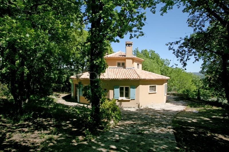 Nearby the hill top villages, traditional house with superb views. 