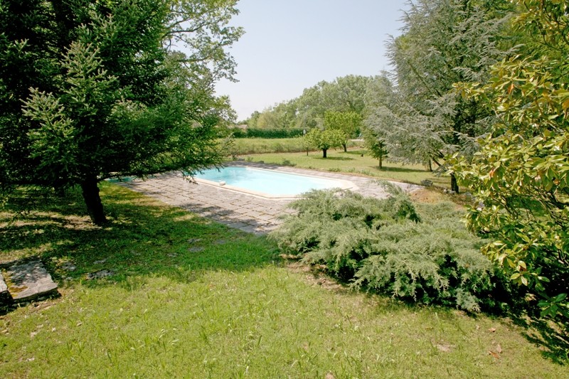 At the foot of the village of Gordes, stone house with a large garden