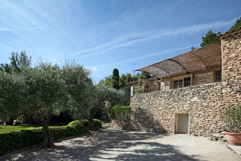 Gordes, for sale, stone house for sale offering unobstructed views of the valley and the Luberon.