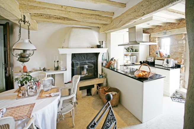 In one of the most beautiful hilltop villages of Luberon, village house entirely renovated