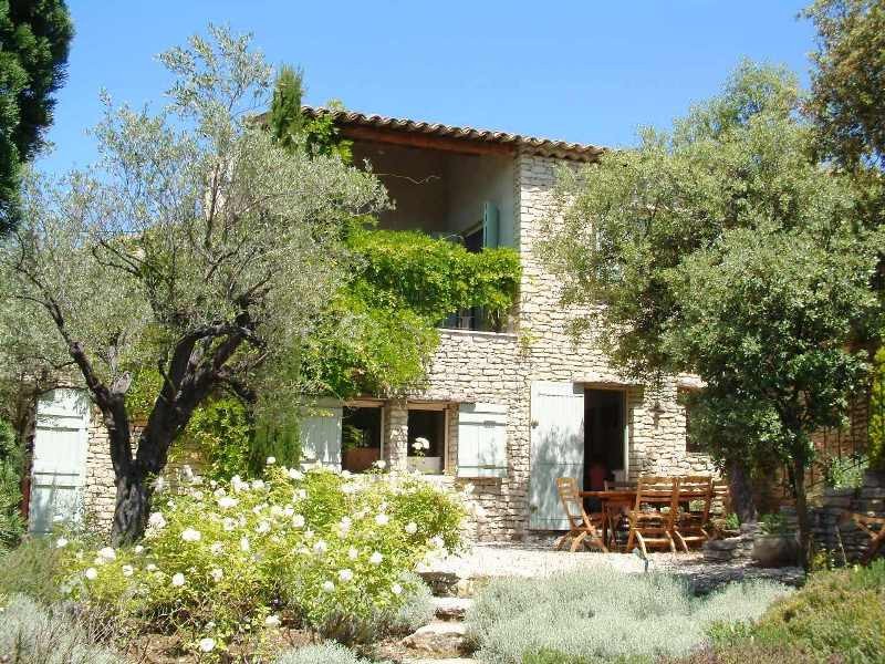 In Provence, Luberon, in Gordes, for sale, stone property in a beautiful location with swimming pool and tennis court