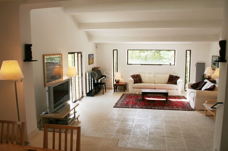 In Provence, Luberon, in Gordes, for sale, stone property in a beautiful location with swimming pool and tennis court