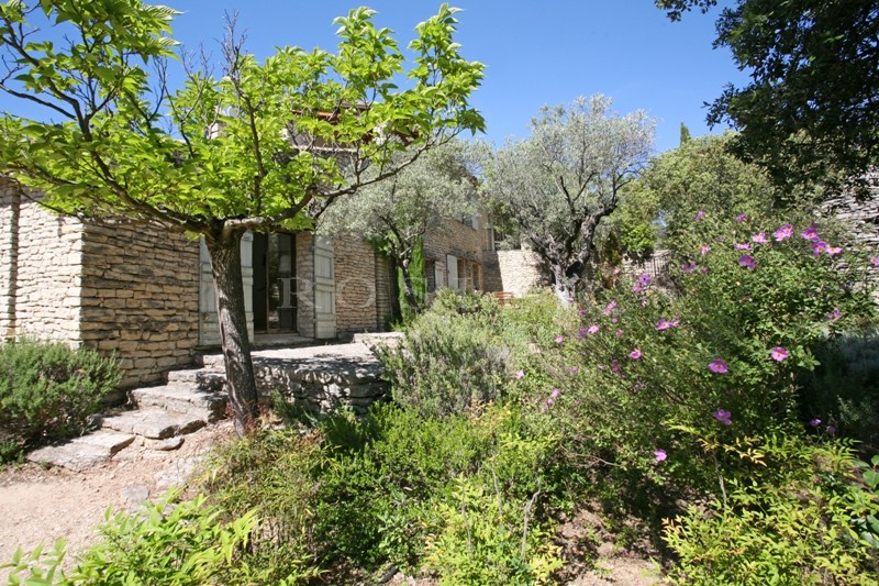 In Provence, Luberon, in Gordes, for sale, stone property in a beautiful location with swimming pool and tennis court