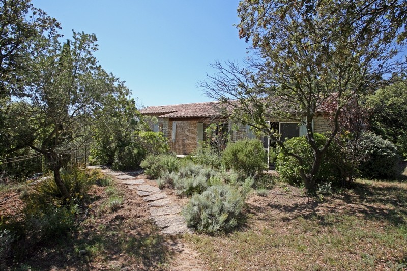 In Provence, Luberon, in Gordes, for sale, stone property in a beautiful location with swimming pool and tennis court