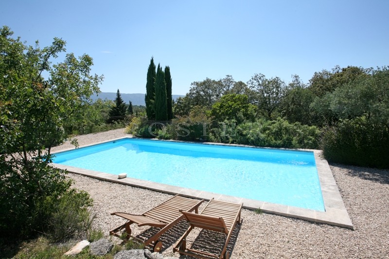 In Provence, Luberon, in Gordes, for sale, stone property in a beautiful location with swimming pool and tennis court