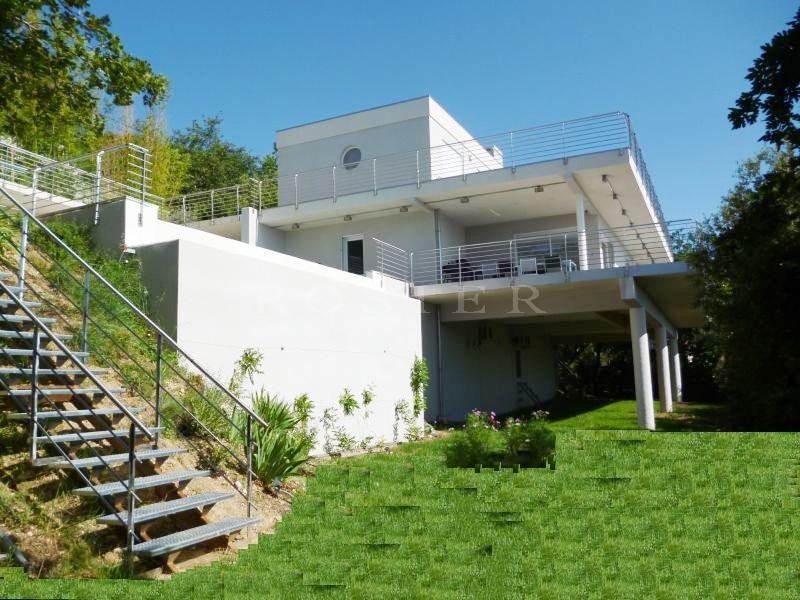 For sale, near Avignon, contemporary housewith infinity pool and terraces overlooking the valley