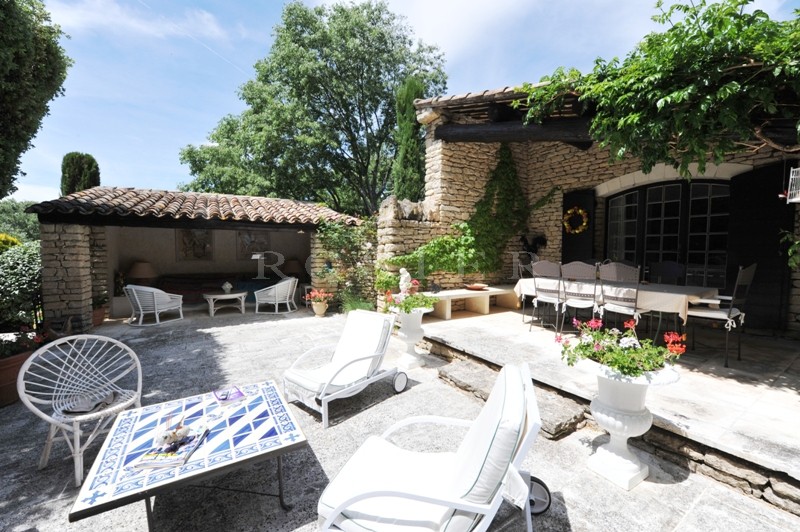 Near Gordes in Luberon, charming property comprising a hamlet house, a lovely garden, 3 terraces and swimming pool