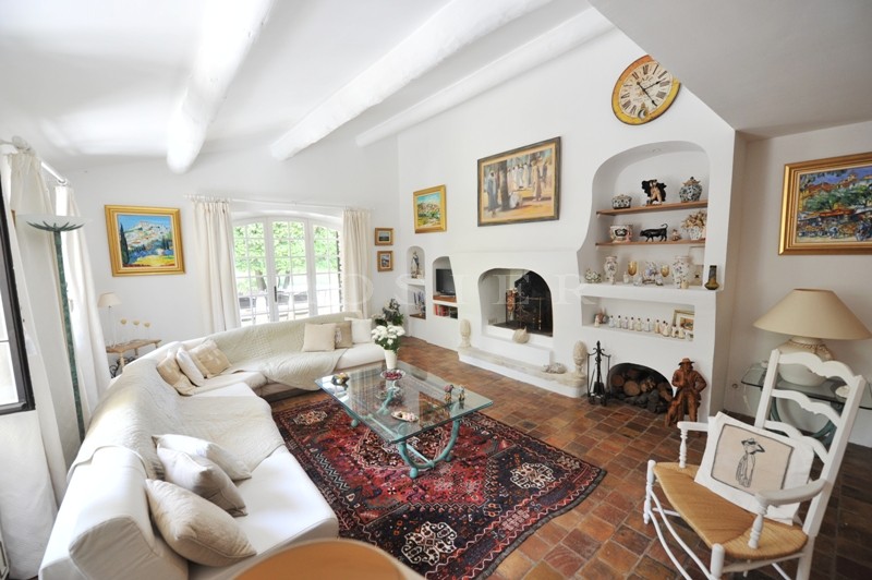 Near Gordes in Luberon, charming property comprising a hamlet house, a lovely garden, 3 terraces and swimming pool