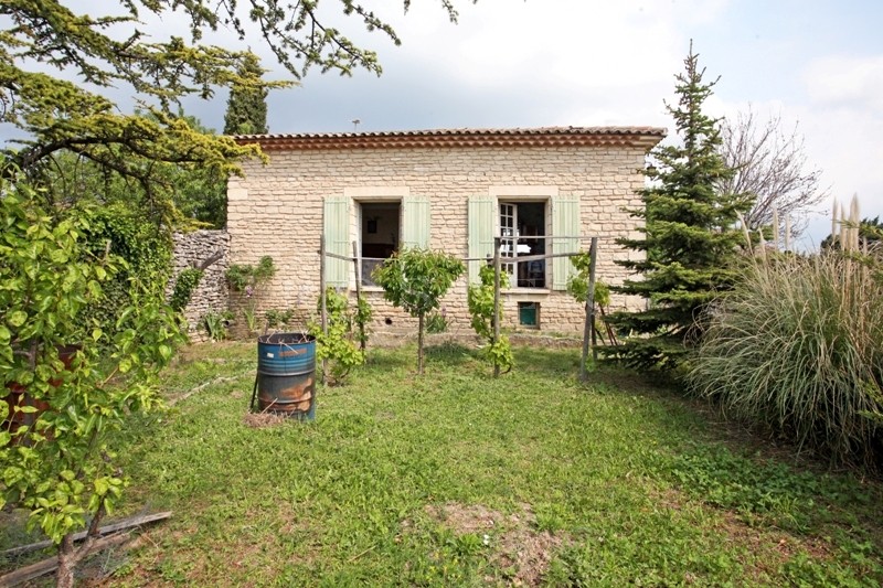 Gordes, for sale, lovely location for this stone house with sunny terrace on the Luberon and garden. 