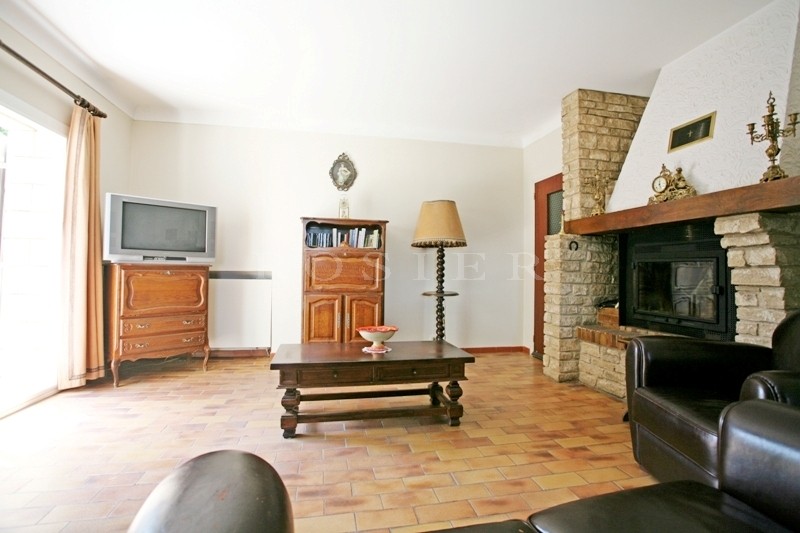 Gordes, for sale, lovely location for this stone house with sunny terrace on the Luberon and garden. 