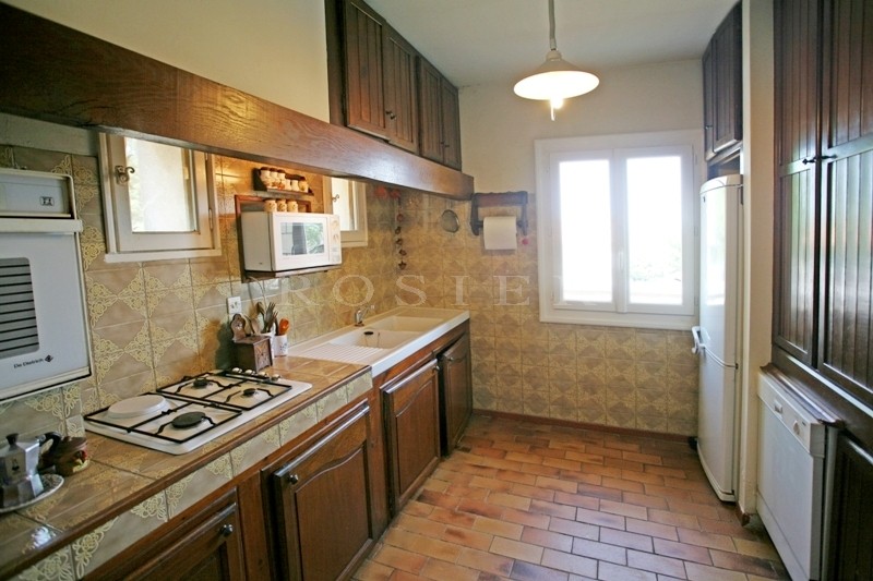 Gordes, for sale, lovely location for this stone house with sunny terrace on the Luberon and garden. 