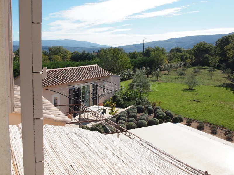 Near the hilltop village of Lacoste, for sale, contemporary of 6 main rooms, with a beautiful terraces, landscaped garden and heated swimming pool.