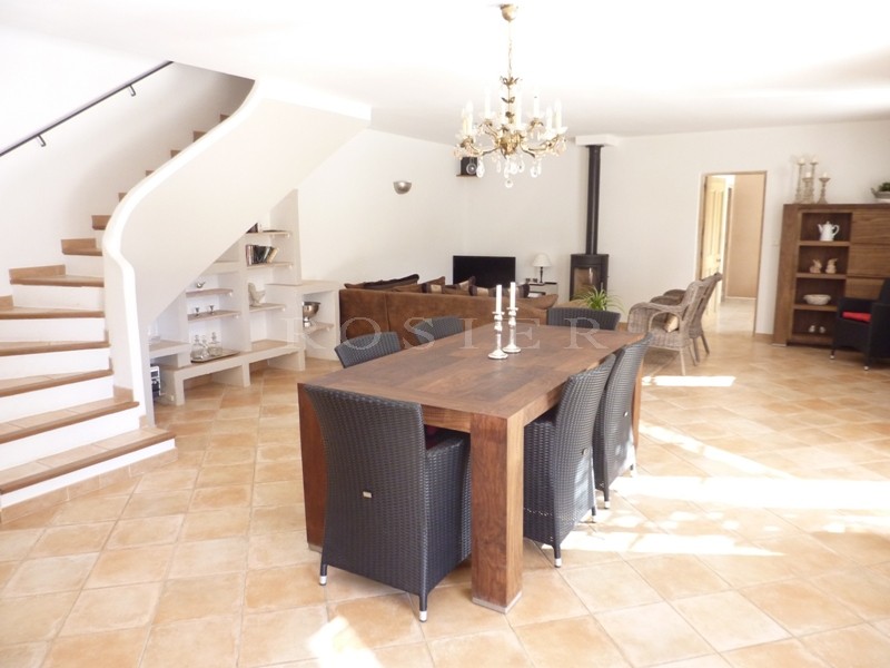Near the hilltop village of Lacoste, for sale, contemporary of 6 main rooms, with a beautiful terraces, landscaped garden and heated swimming pool.