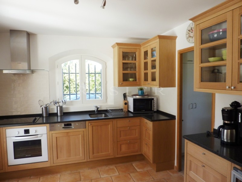 Near the hilltop village of Lacoste, for sale, contemporary of 6 main rooms, with a beautiful terraces, landscaped garden and heated swimming pool.