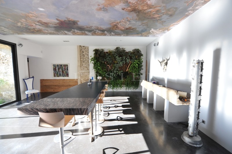 Near Gordes in Luberon, for sale, real provençal mas ( farmhouse) renovated in contemporary style with garden, swimming pool and courtyard. 