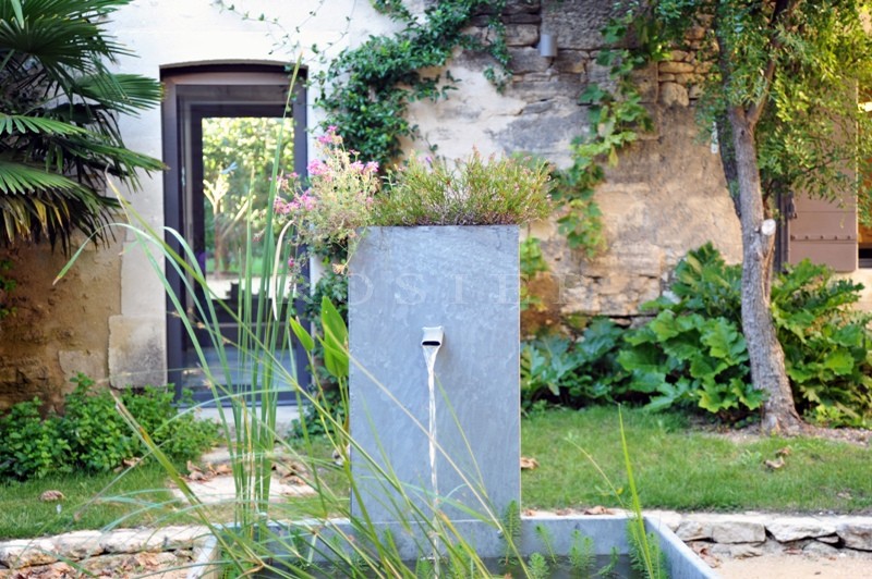 Near Gordes in Luberon, for sale, real provençal mas ( farmhouse) renovated in contemporary style with garden, swimming pool and courtyard. 