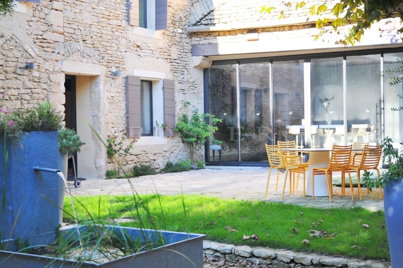 Near Gordes in Luberon, for sale, real provençal mas ( farmhouse) renovated in contemporary style with garden, swimming pool and courtyard. 