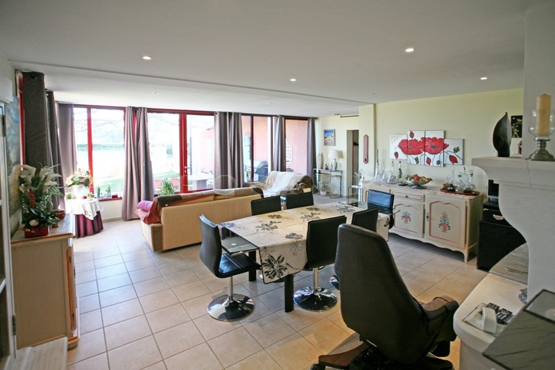 Few minutes away a famous village in Luberon, for sale, very pleasant and comfortable house with swimming pool and outbuildings