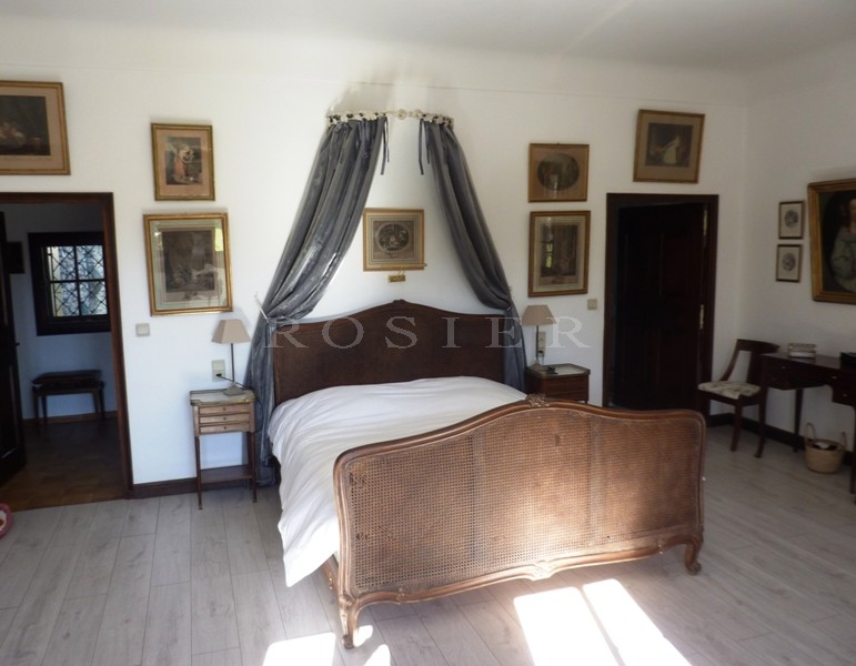 For sale in Luberon by ROSIER, authentic renovated provençal farmhouse with a large terrace, a swimming pool on a 7 900 m² park