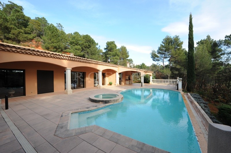 For sale, near Roussillon, contemporary house with infinity swimming pool in a scenery of ochre hills