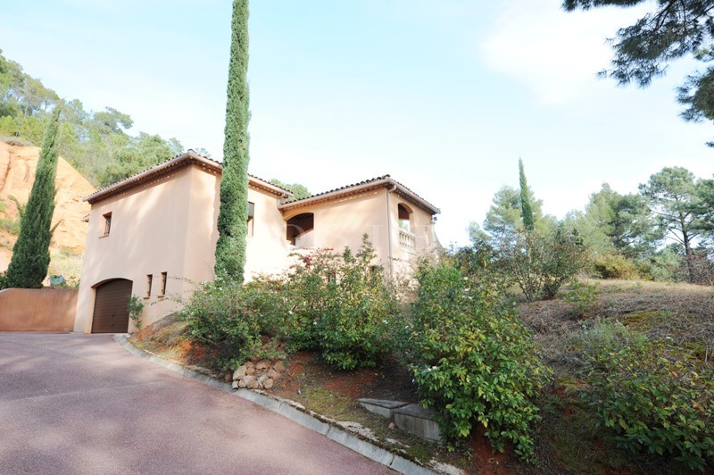 For sale, near Roussillon, contemporary house with infinity swimming pool in a scenery of ochre hills