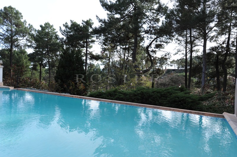 For sale, near Roussillon, contemporary house with infinity swimming pool in a scenery of ochre hills
