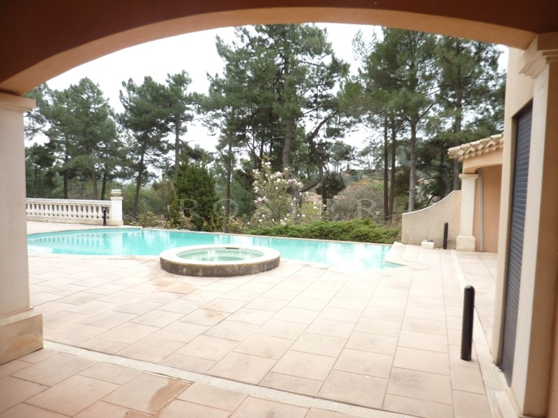 For sale, near Roussillon, contemporary house with infinity swimming pool in a scenery of ochre hills