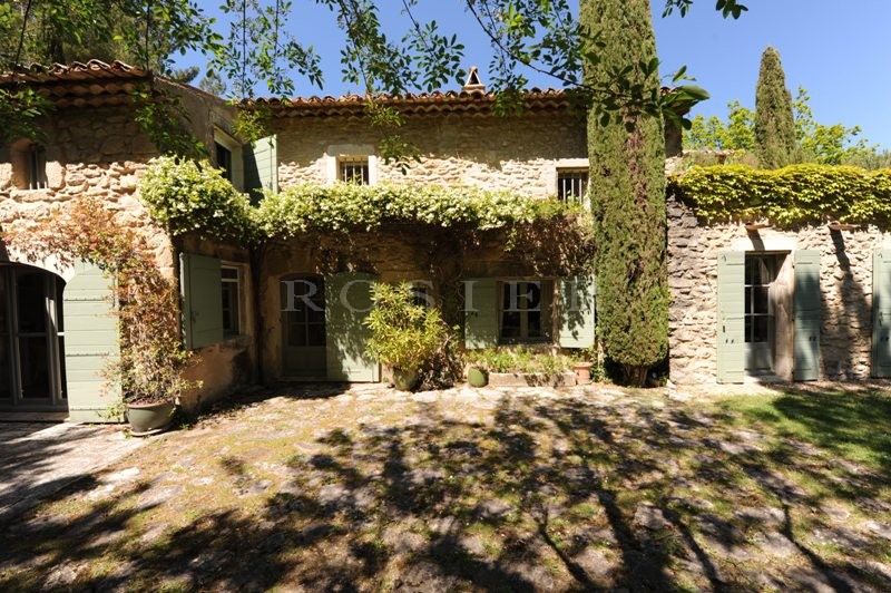 For sale, in the golden triangle of the Luberon, authentic farmhouse on a superb landscape land