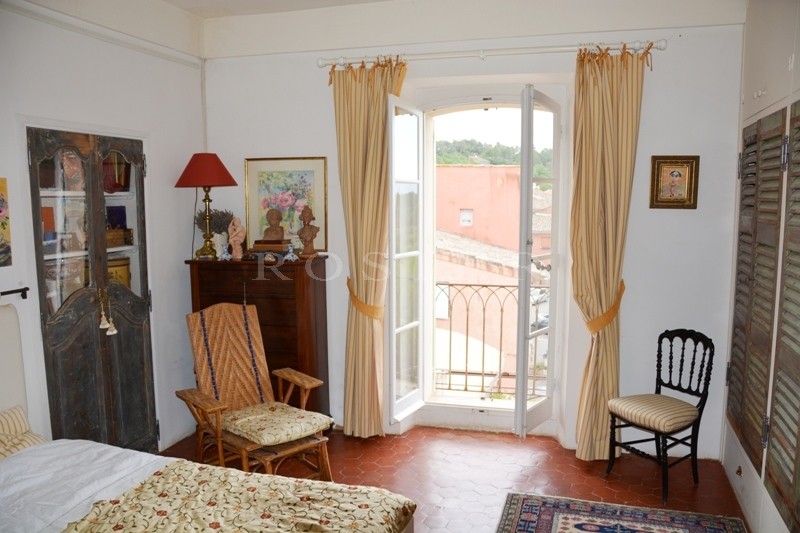 In a famous village of Luberon, for sale, charming house with garden, terrace and shop in a great location