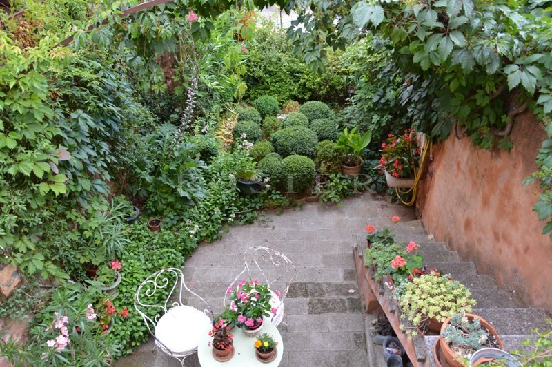 In a famous village of Luberon, for sale, charming house with garden, terrace and shop in a great location