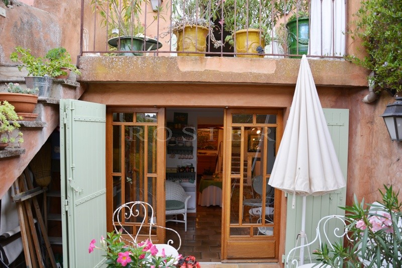 In a famous village of Luberon, for sale, charming house with garden, terrace and shop in a great location