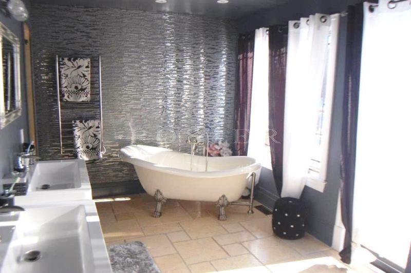 Canada, Laurentides, for sale real canadian chalet with a guest house and 2 lakes in a breathtaking scenery.