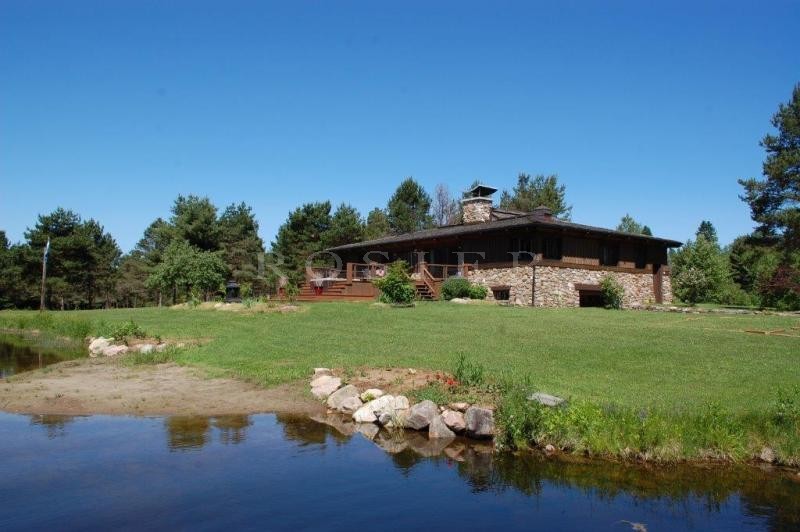 Canada, Laurentides, for sale real canadian chalet with a guest house and 2 lakes in a breathtaking scenery.