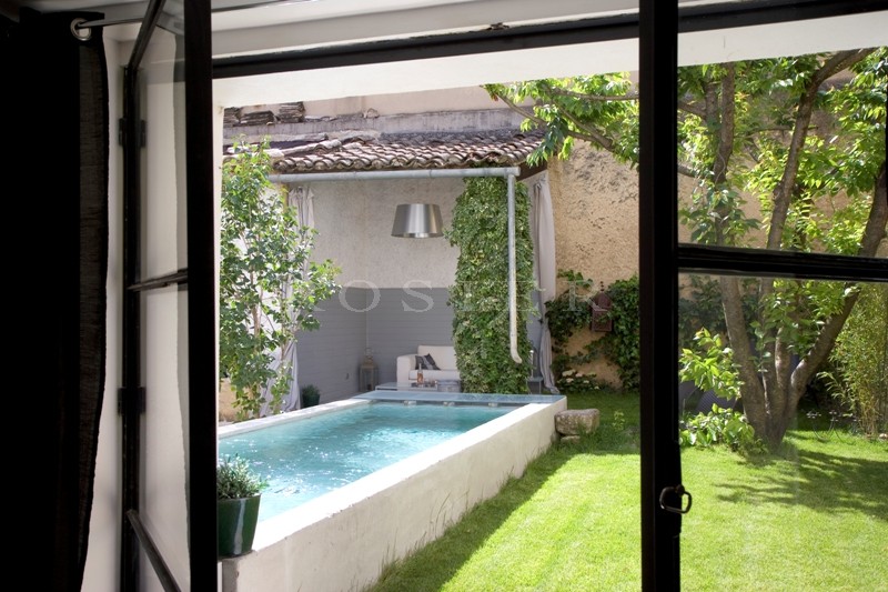Provence, in Isle sur la Sorgue, the famous town of antiques markets, for sale, tastefully renovated townhouse with garden and swimming pool