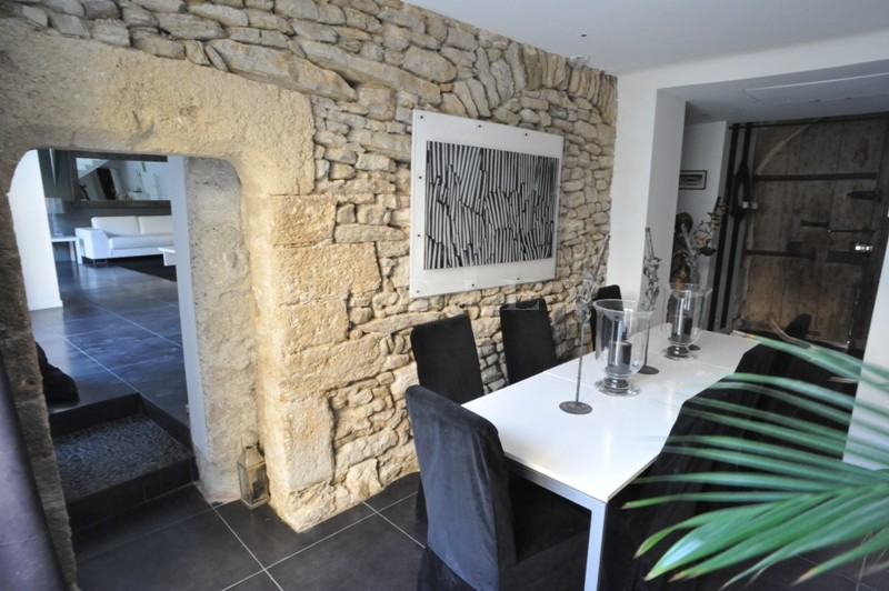 Provence, in Isle sur la Sorgue, the famous town of antiques markets, for sale, tastefully renovated townhouse with garden and swimming pool