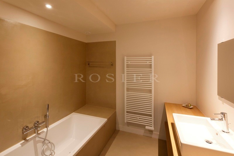 For sale, in Gordes, appartment                                                                                                                                                                                                                                                                                                                                                                                                                                                                                                                                                                                                                                                                                                                                                                                                                                                                                                                                                                                                                                                                                                                                                                                                                                                                                                                                                                                                                                                                                                                                                                                                                                                                                                                                                                                                                                                                                                                                                                                                                                                                                                                                                                                                                                                                                                                                                                                                                                                                                                                                                                                                                                                                                                                                                                                                                                      For sale, in Gordes, appartment in a small condo with wimming pool in common and a 3 300 m² garden                                                                                                                                                                                                                                   
